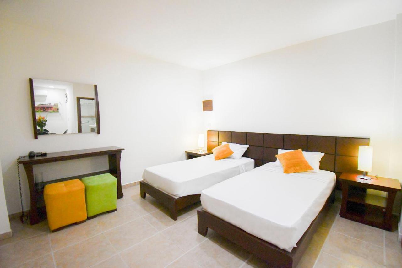 Hotel Monarca Armenia Exterior foto
